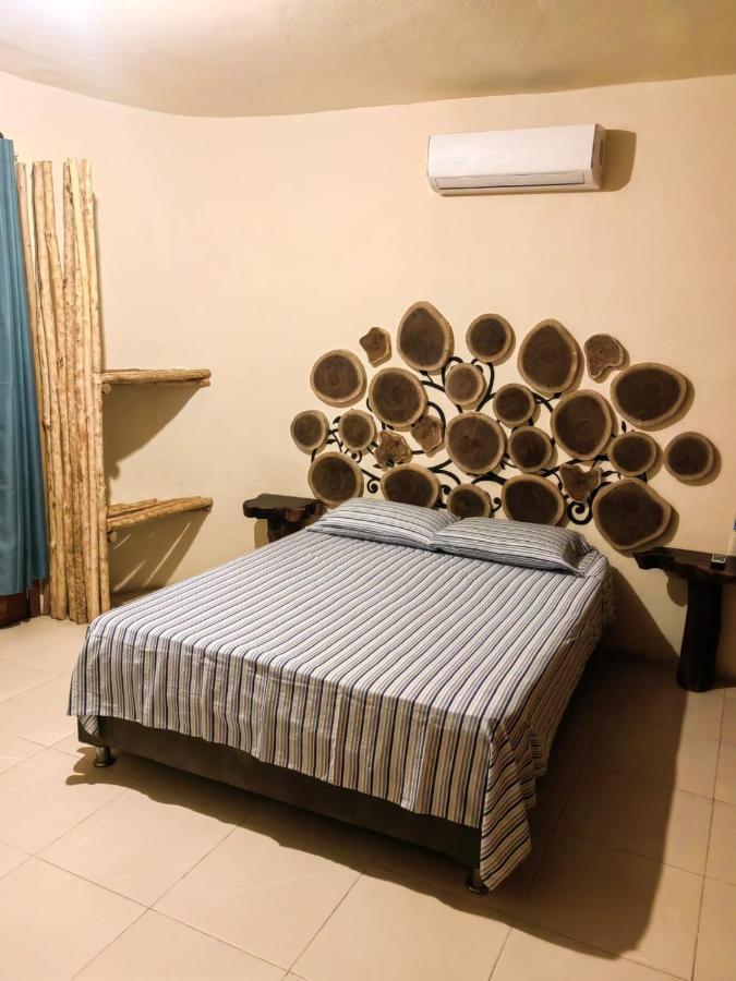Coa De Collar Hotel Xpujil Kültér fotó